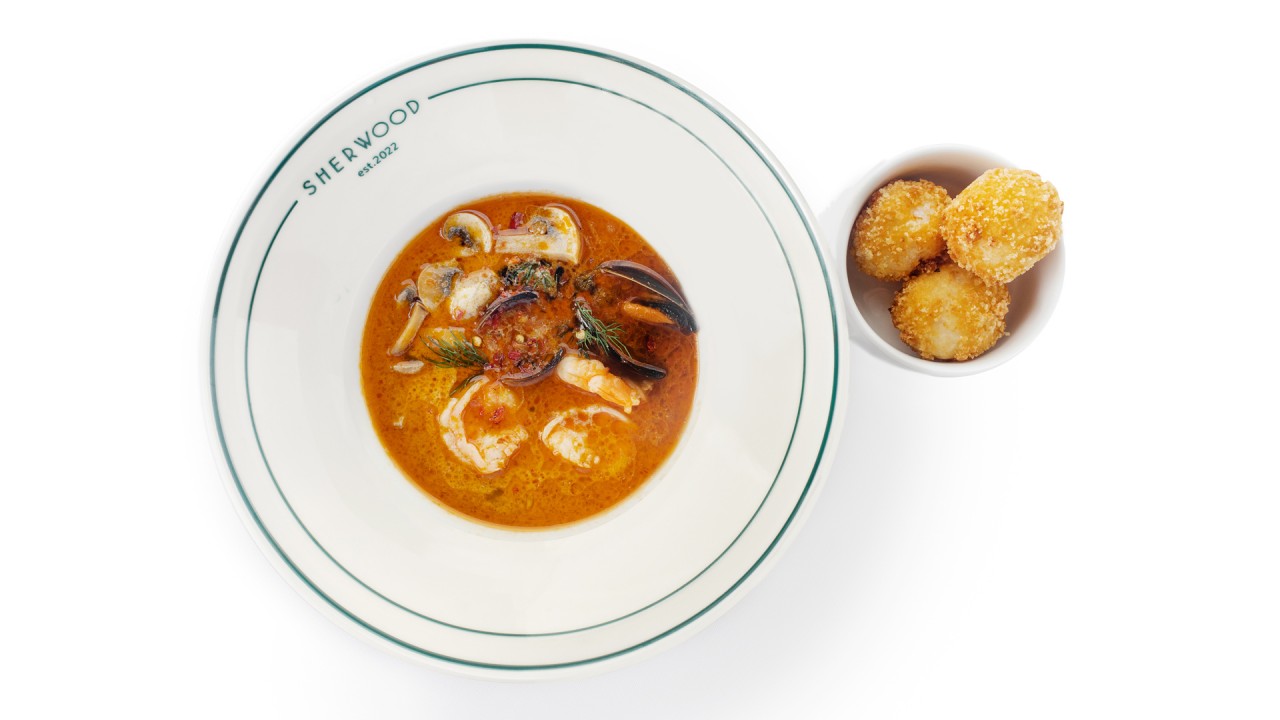 Том ям с креветками и мидиями